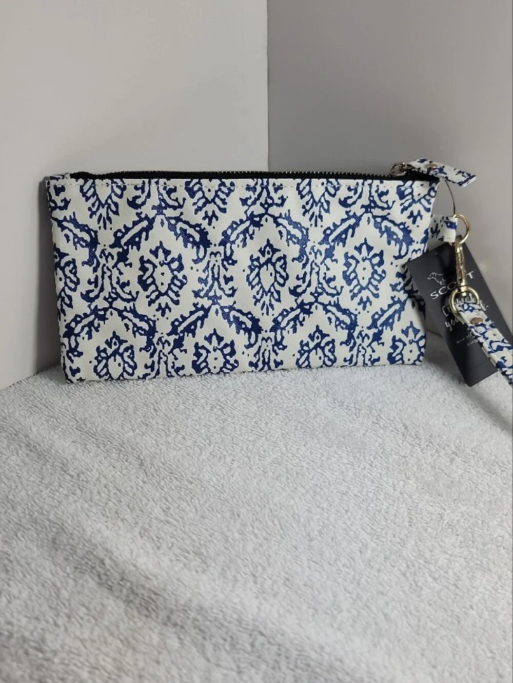 Scout  THE BLUE HOUR Blue and White Patterned Wristlet -NWT